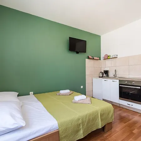 Walls Hotel
